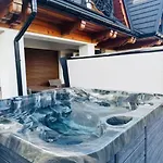 Willa Rogata Tatra View & Jacuzzi *